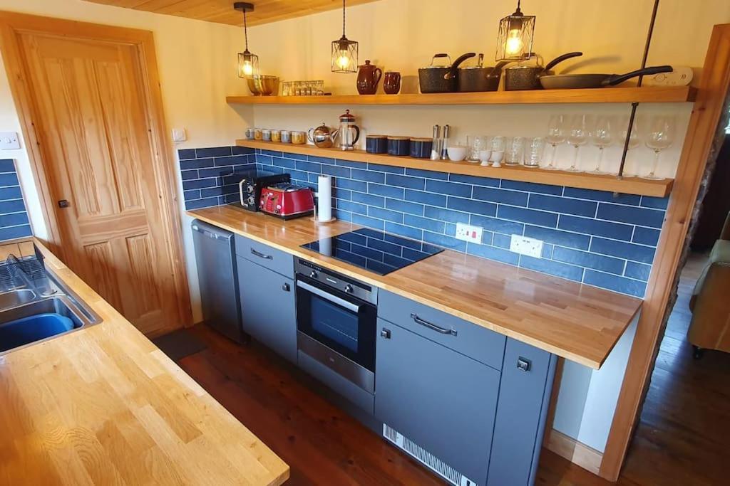 Ty Taf 2 Bed Cottage With Deck & Easy Transport Links คาร์ดิฟฟ์ ภายนอก รูปภาพ